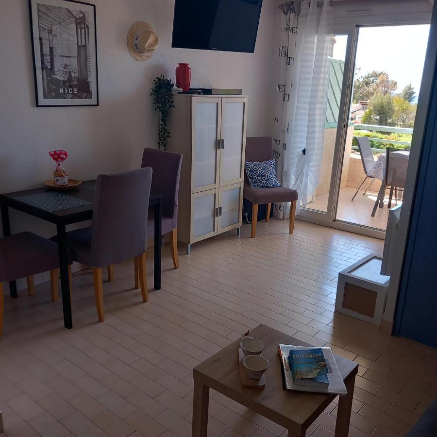 Appartement Vue Mer Piscines Parking Les Coraux Agay Plage Saint-Raphael  Ngoại thất bức ảnh