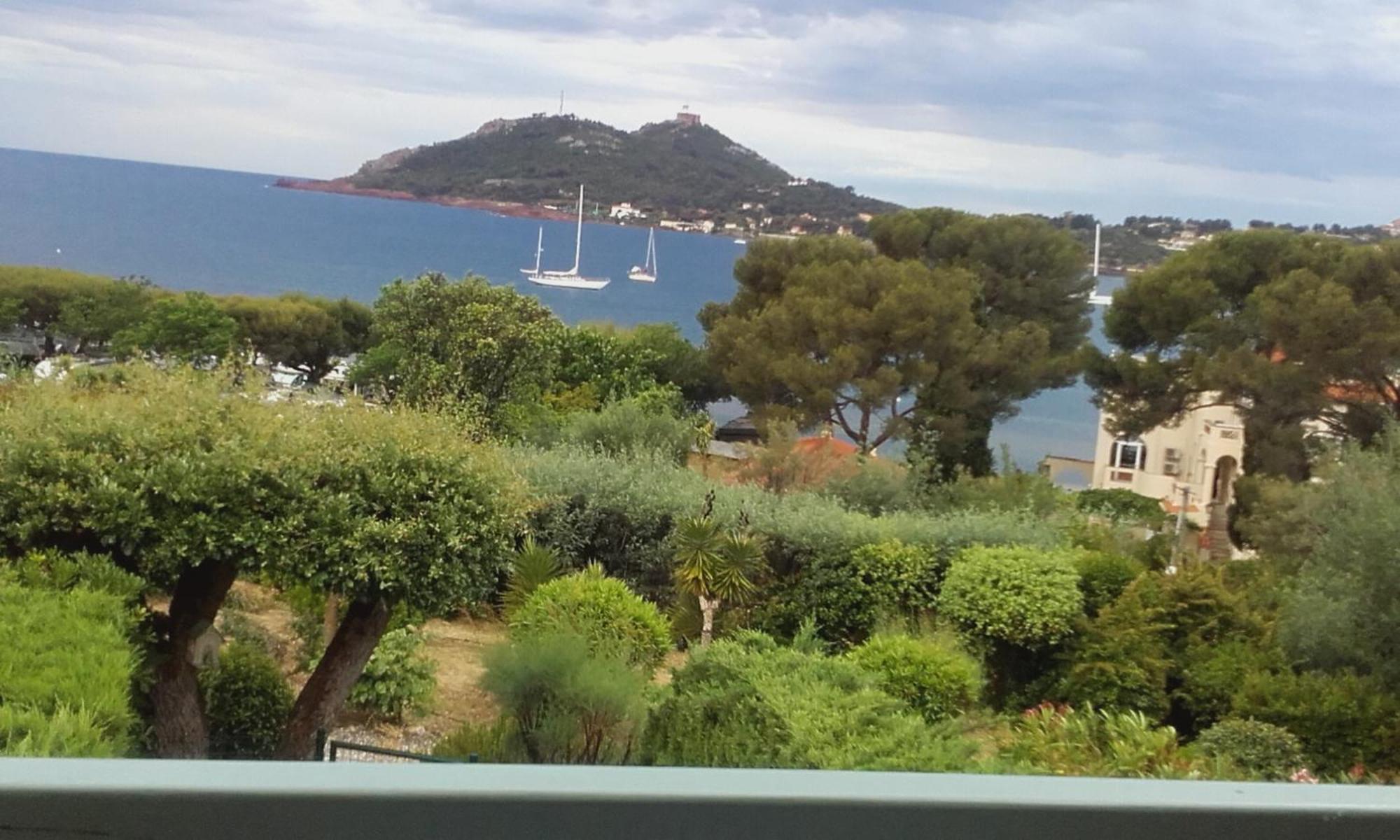 Appartement Vue Mer Piscines Parking Les Coraux Agay Plage Saint-Raphael  Ngoại thất bức ảnh